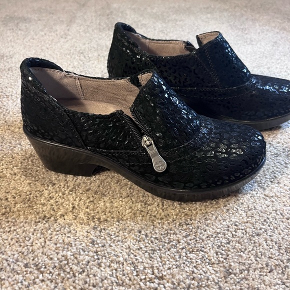 Naturalizer Black Textured Mules - Picture 1 of 5